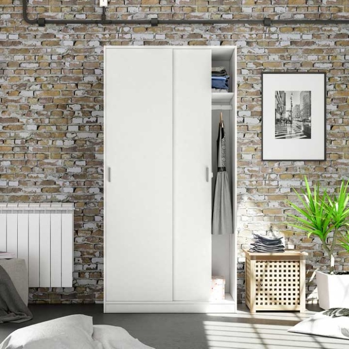 Armadio con ante scorrevoli