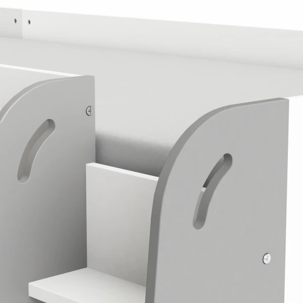 Letto alto per ragazzi con scrivania estraibile su ruote e scaffali. Pratico e moderno.