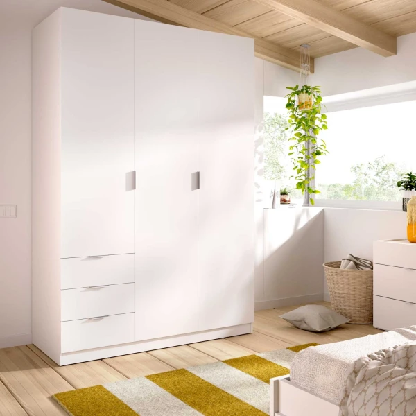 Armadio a 3 ante e 3 cassetti 