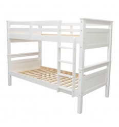 Letto a castello in legno bianco Titan Vicawu 90x190 con scala e doghe su sfondo bianco