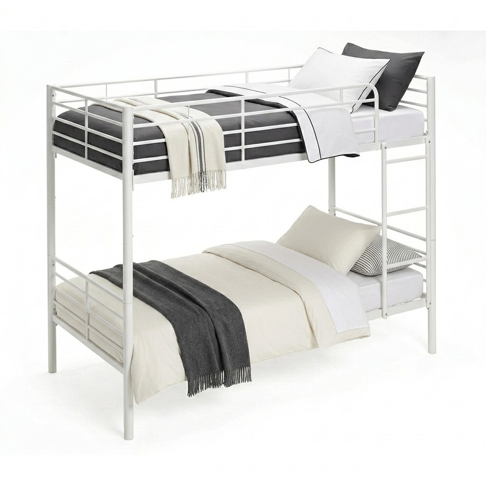 Letto a castello in metallo pratico e resistente. Divisibile in 2 letti singoli. Scala inclusa. Ringhiera completa.