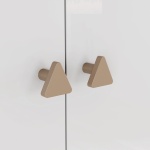Armadio cameretta Gamil Vicawu con maniglie triangolari eleganti in stile minimalista
